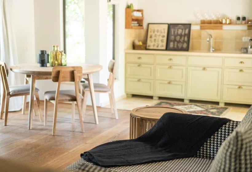 Hanahala Beramot   Boutique Suites