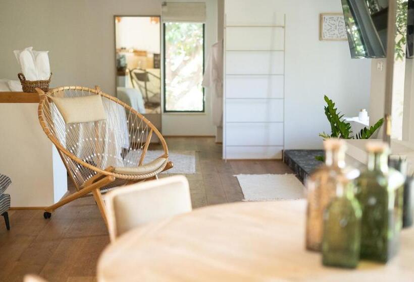 Hanahala Beramot   Boutique Suites