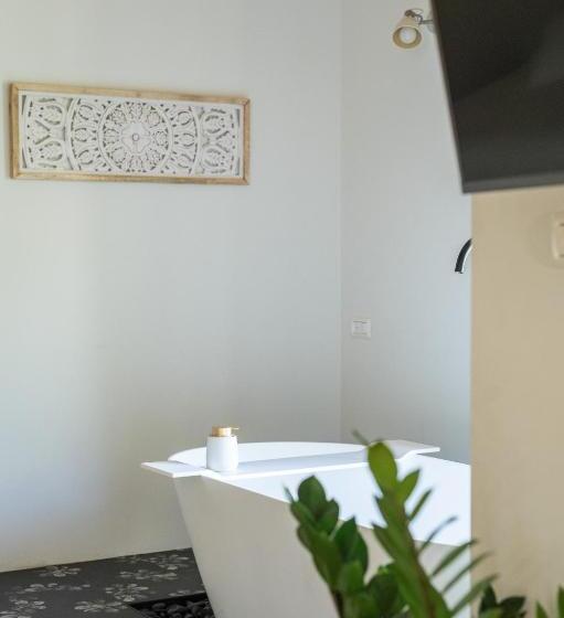 Hanahala Beramot   Boutique Suites