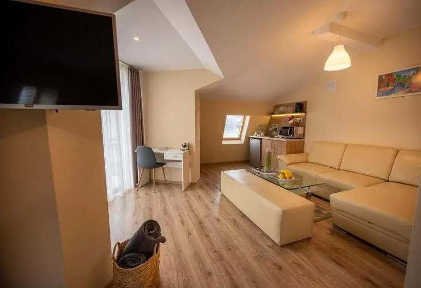 Hotelli семеен хотел константинови