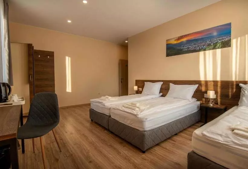 Hotelli семеен хотел константинови