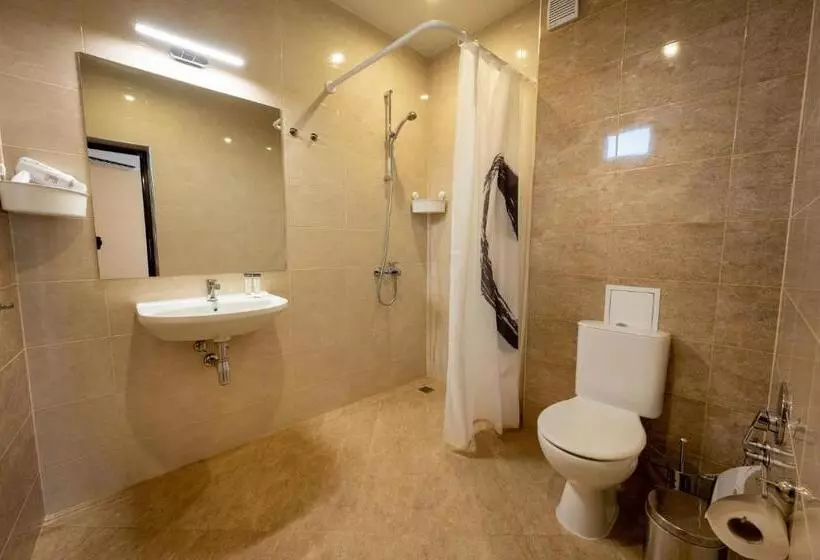 Hotelli семеен хотел константинови