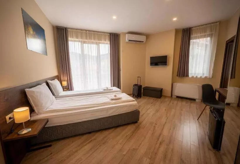 Hotelli семеен хотел константинови