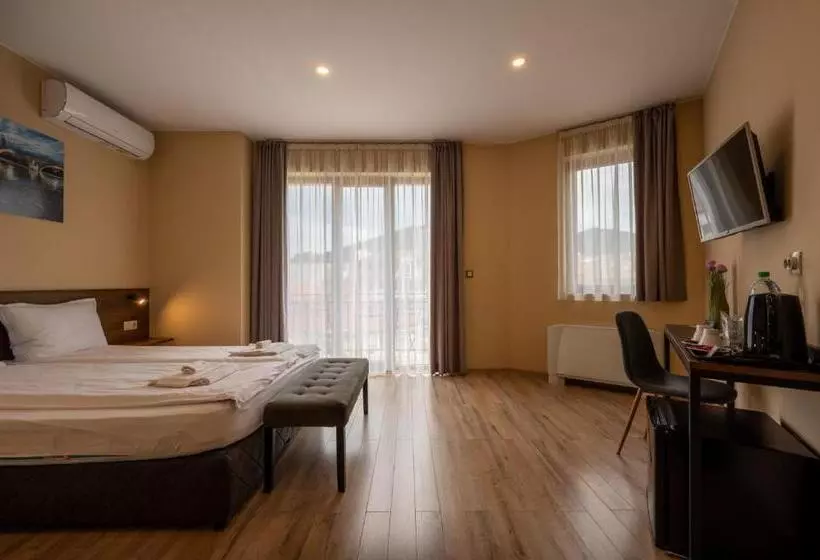 Hotelli семеен хотел константинови