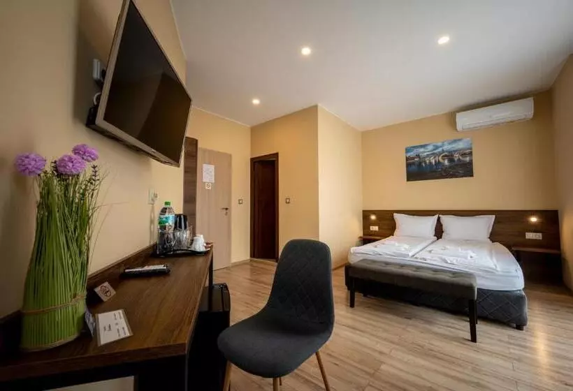 Hotelli семеен хотел константинови