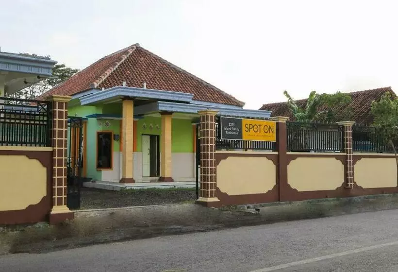 Hotelli Spot On 2371 Islami Family Residence