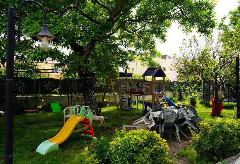 تختخواب و صبحانه Familiainn Rooms & Apartments