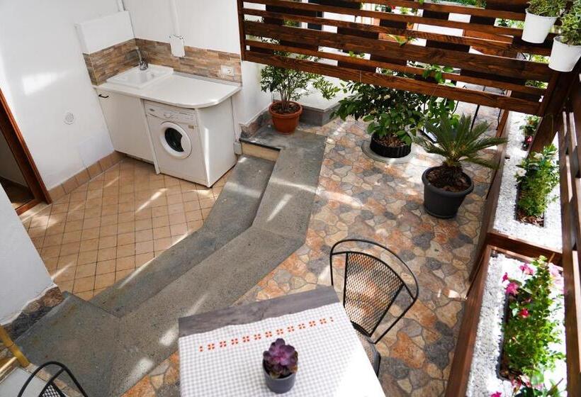 تختخواب و صبحانه Familiainn Rooms & Apartments