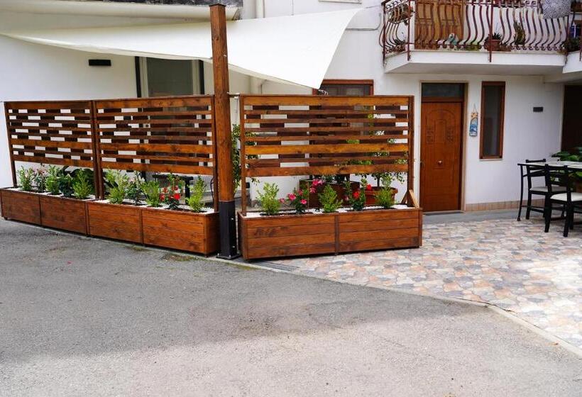 تختخواب و صبحانه Familiainn Rooms & Apartments