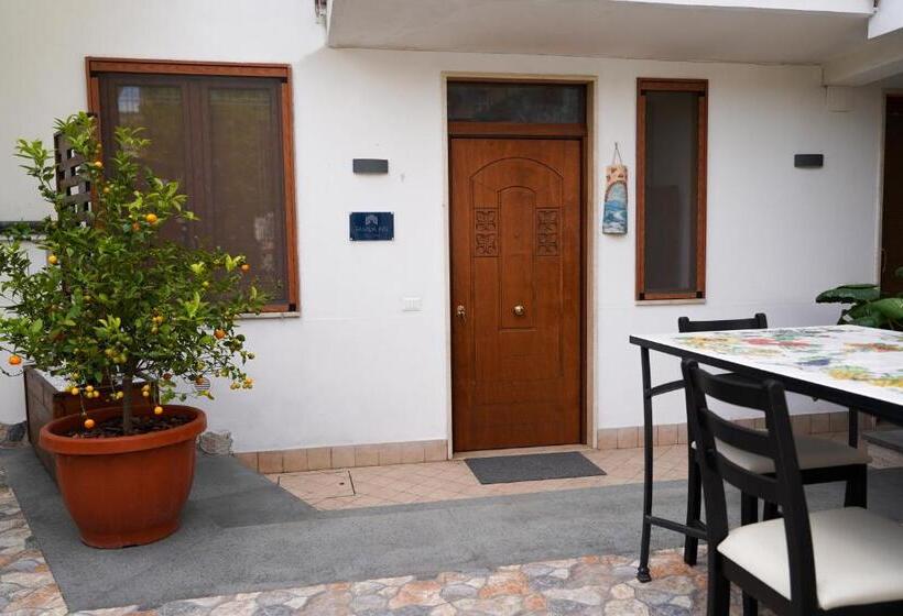 تختخواب و صبحانه Familiainn Rooms & Apartments