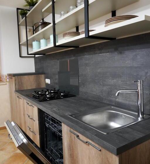 تختخواب و صبحانه Familiainn Rooms & Apartments