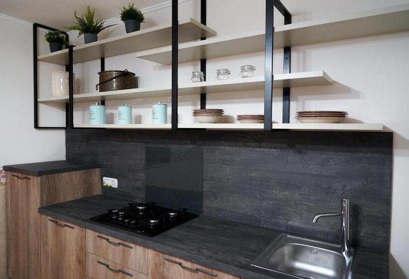 تختخواب و صبحانه Familiainn Rooms & Apartments