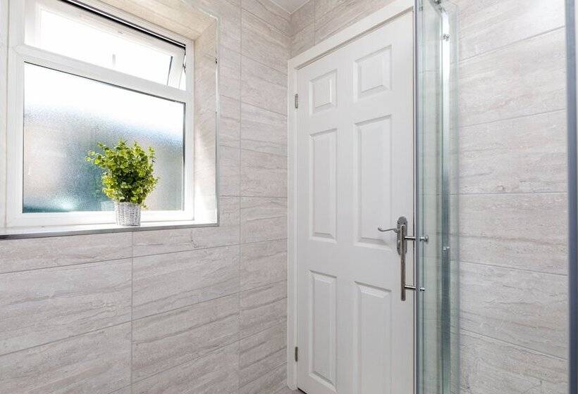 Findon  Stylish Suite 10mins Close To Airport