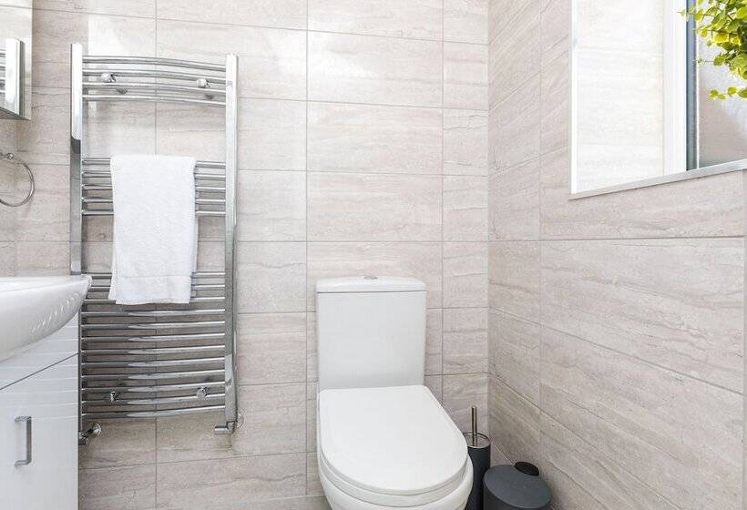 Findon  Stylish Suite 10mins Close To Airport