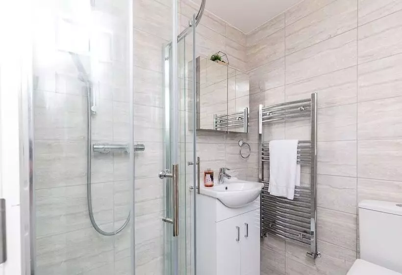 Findon  Stylish Suite 10mins Close To Airport