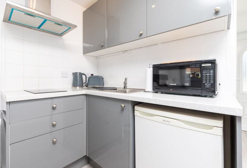 Findon  Stylish Suite 10mins Close To Airport