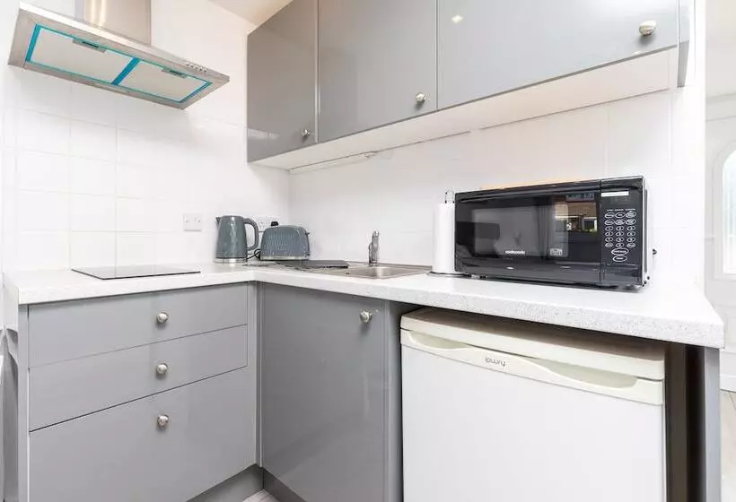 Findon  Stylish Suite 10mins Close To Airport