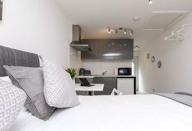 Findon  Stylish Suite 10mins Close To Airport