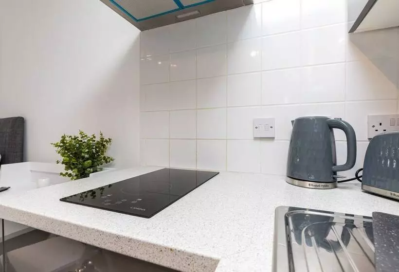 Findon  Stylish Suite 10mins Close To Airport