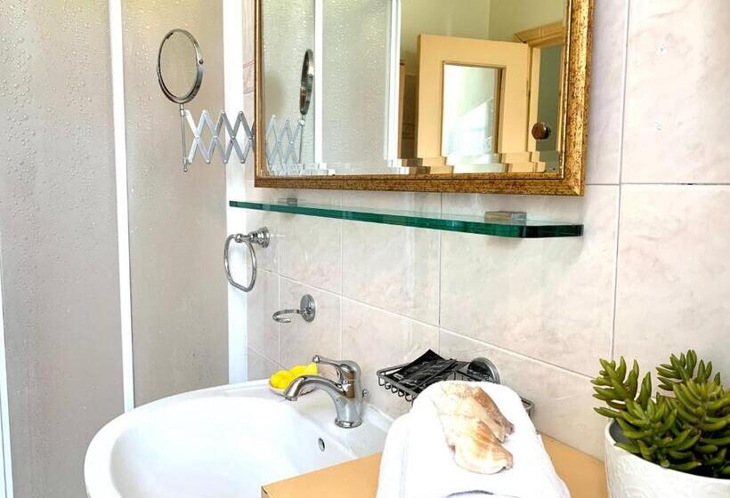 Отель Baia Di Levanto