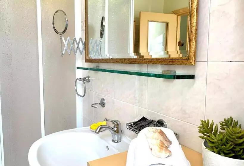 ホテル Baia Di Levanto