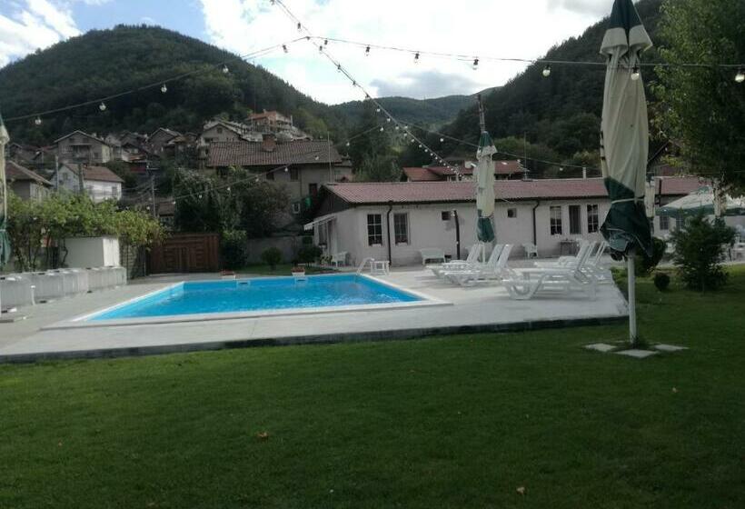 בית מלון כפרי маймун дере басейн, хотел, италианска пица