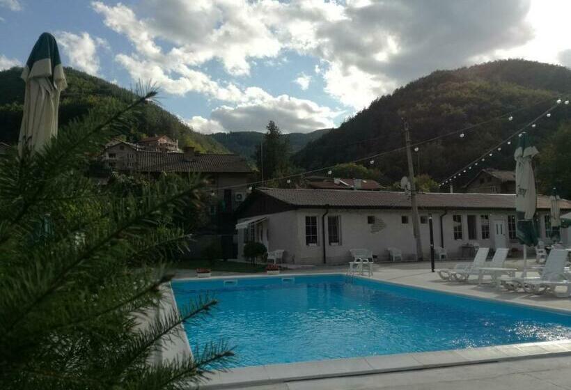 בית מלון כפרי маймун дере басейн, хотел, италианска пица