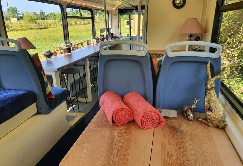 Double Decker Bus On An Alpaca Farm Sleeps 8, 5 Mins Drive To Dartmoor