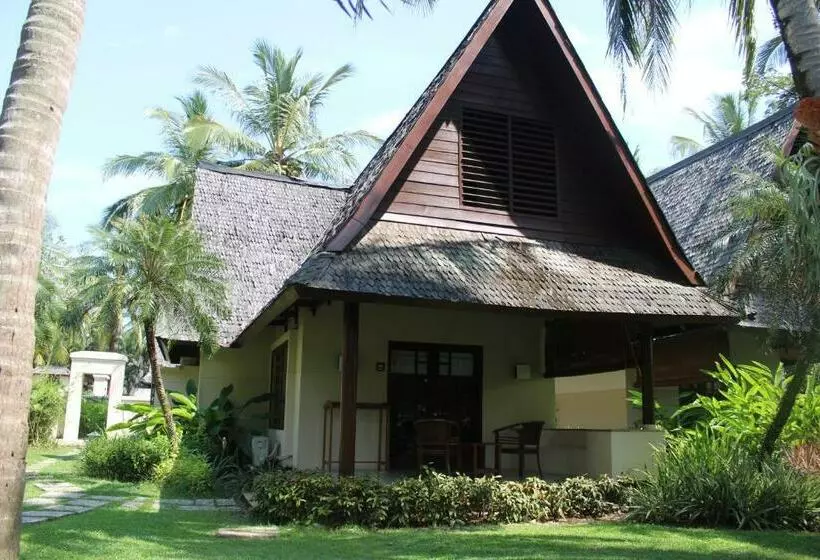 Hotelli Tanjung Lesung Beach