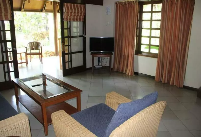 Hotelli Tanjung Lesung Beach