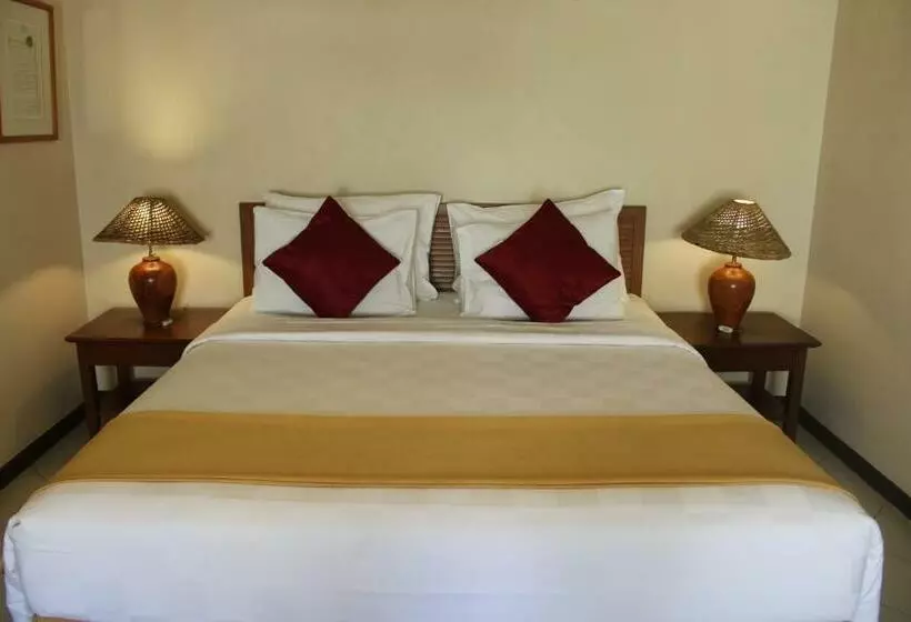 Hotelli Tanjung Lesung Beach