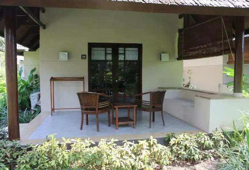 Hotelli Tanjung Lesung Beach