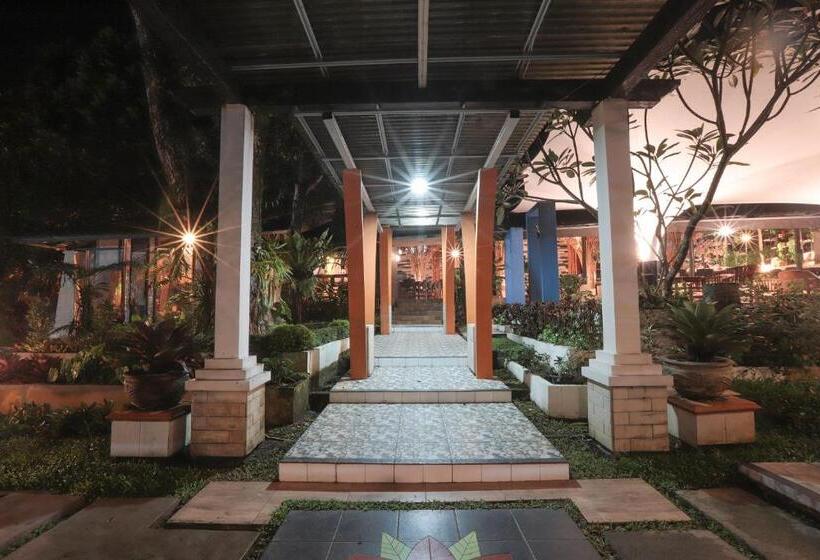 בית מלון כפרי The Village Resort Bogor