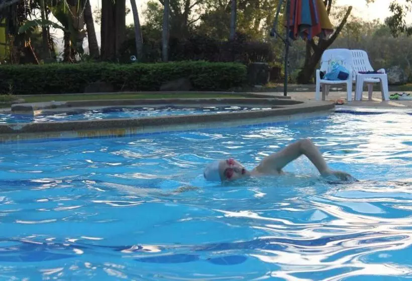 Muaklek Paradise Resort