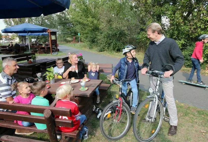 ペンション Familien Und Freizeithotel Gutshaus Petkus