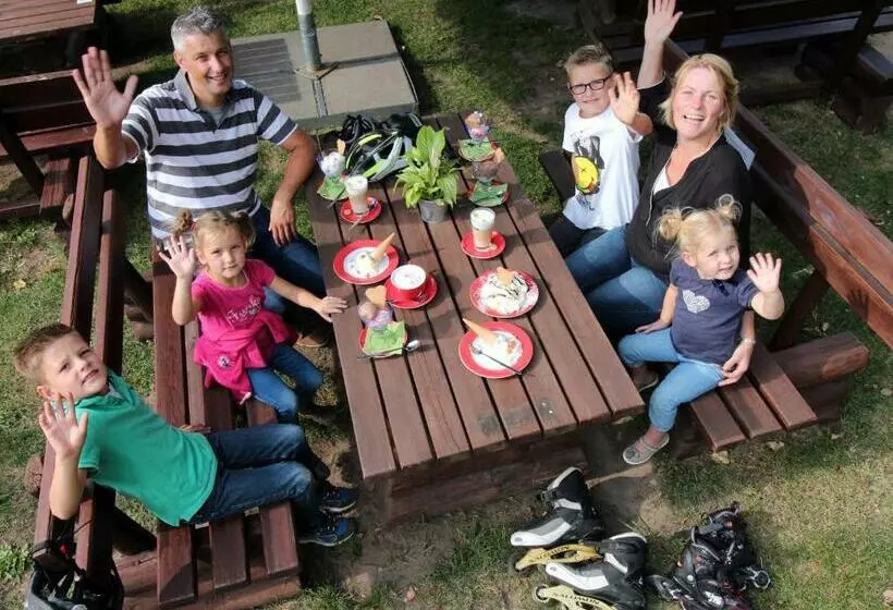 ペンション Familien Und Freizeithotel Gutshaus Petkus