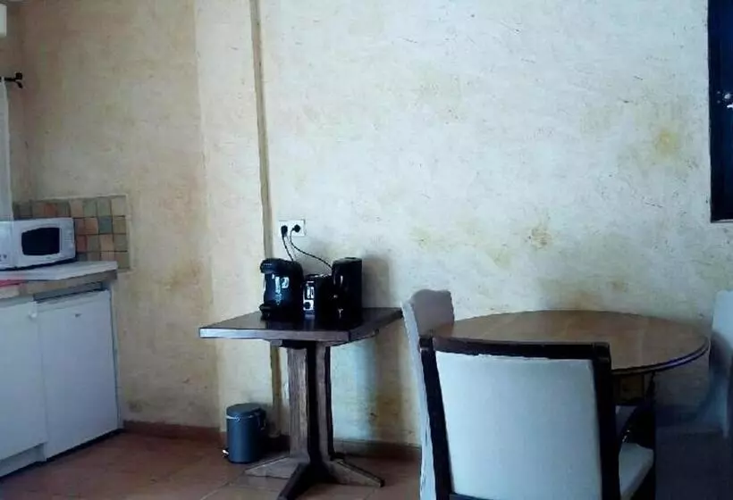 ベッドアンドブレックファースト Chambres D Hôtes La Cavalière