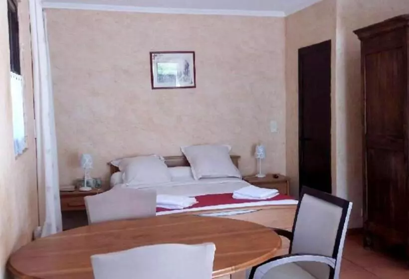 ベッドアンドブレックファースト Chambres D Hôtes La Cavalière