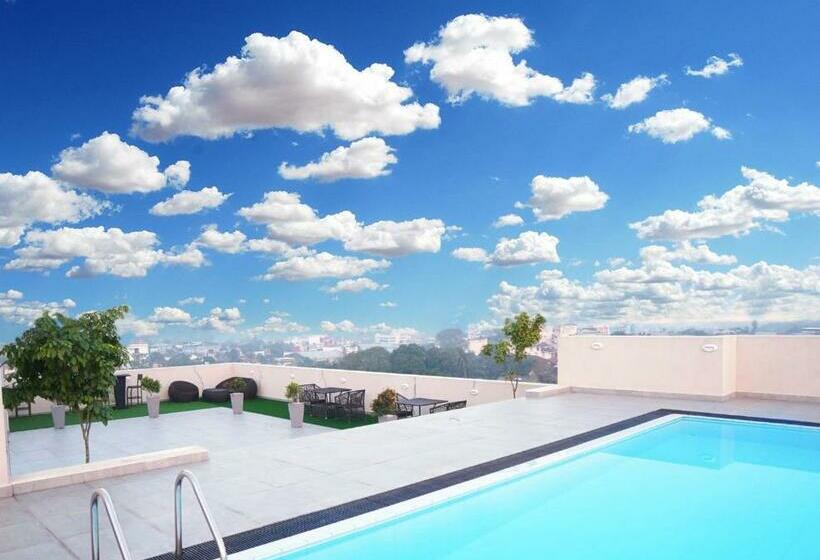 Spacious Luxury Apartment In Relaxing Homey Env