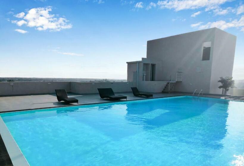 Spacious Luxury Apartment In Relaxing Homey Env