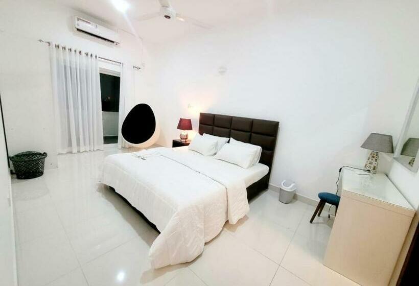 Spacious Luxury Apartment In Relaxing Homey Env