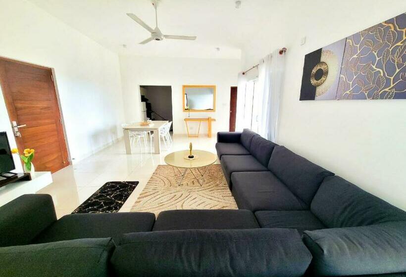 Spacious Luxury Apartment In Relaxing Homey Env