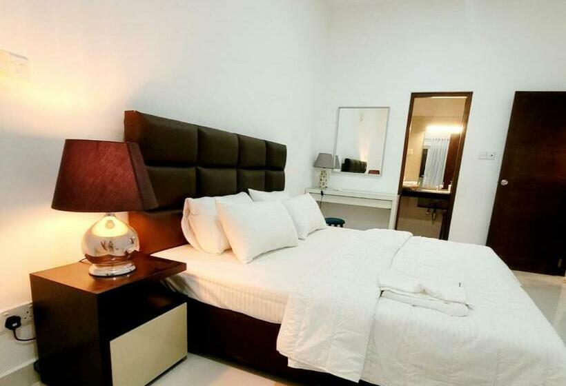 Spacious Luxury Apartment In Relaxing Homey Env