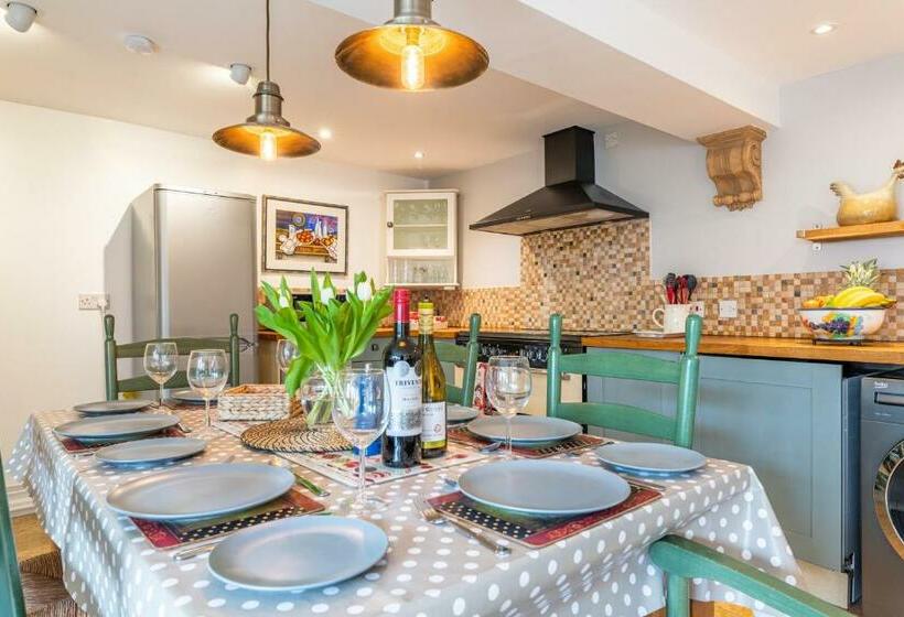 The Friary Newly Available  15 Mins Walk To Beach