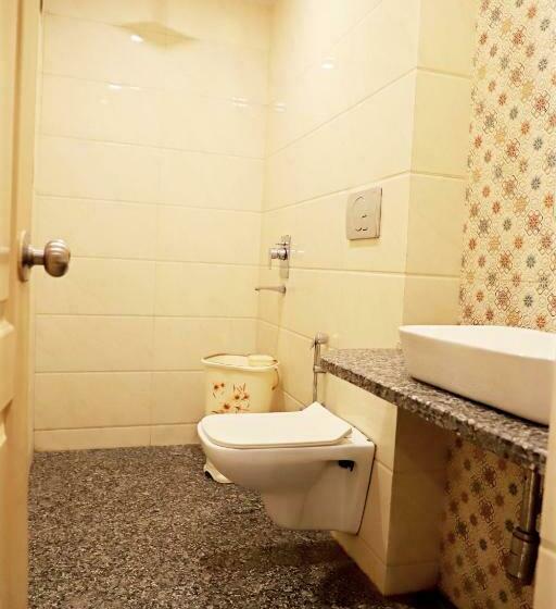 Отель Klick International Couple Friendly