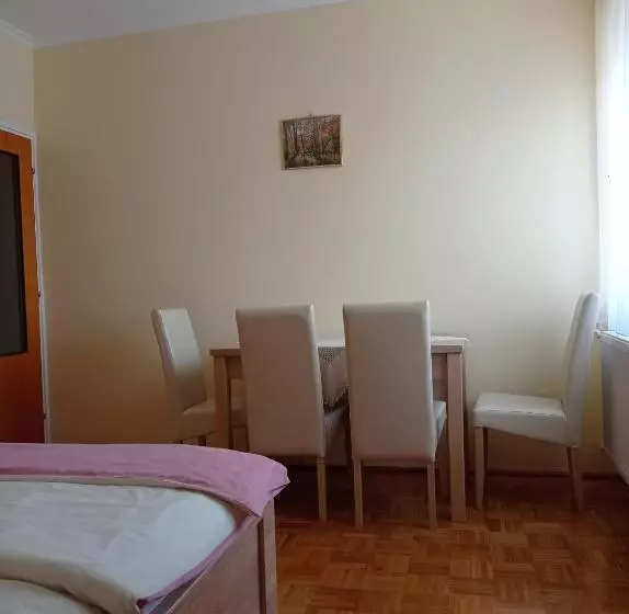 پانسیون Akác Vendégház