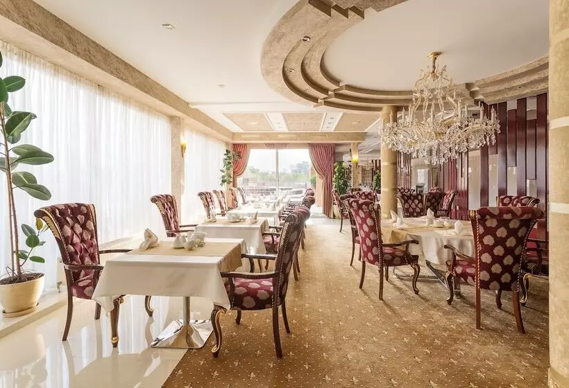 Ark Palace Hotel & Spa