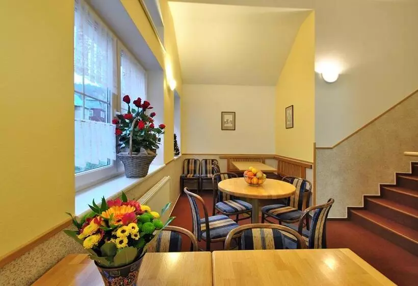 تختخواب و صبحانه Pension Alba