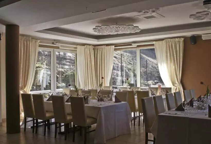 Hotelli Centrum Green Hill Business & Spa