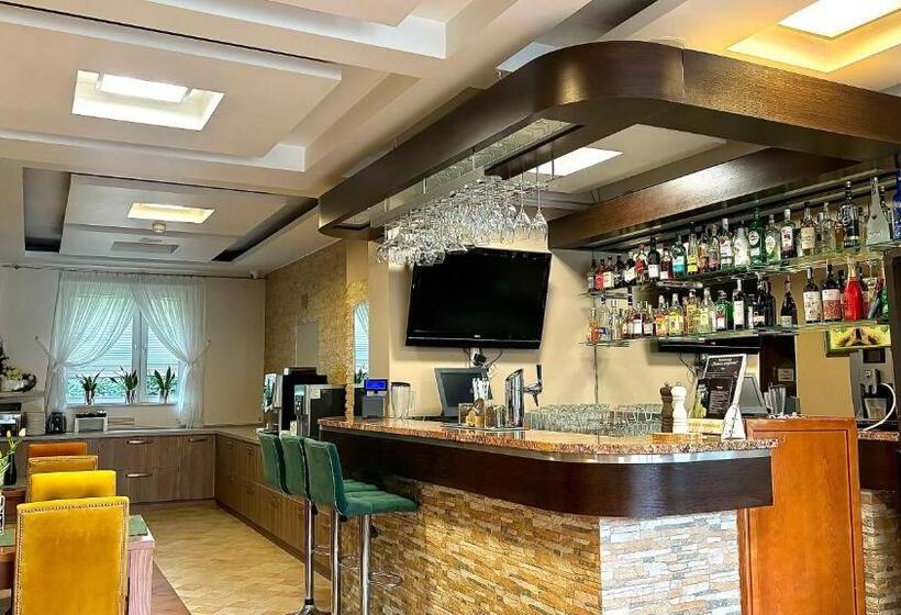 בית מלון כפרי Centrum Green Hill Business & Spa